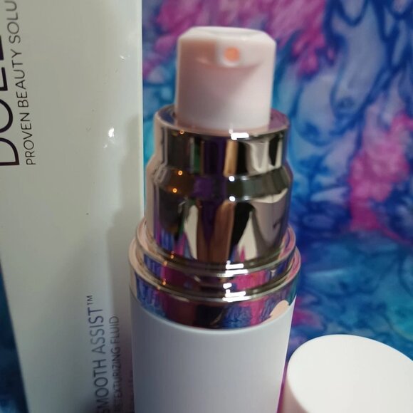 NIB Doll 10 Smooth Assist Retexturizing Fluid LIGHT 1 fl oz Vegan Foundation - Picture 3 of 5